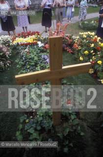 Anif, near Salzburg, July 1989. The Grave of Herbert von Karajan / Anif, vicino a Salisburgo, 1989. Tomba di Herbert von Karajan - ©Marcello Mencarini/Rosebud2