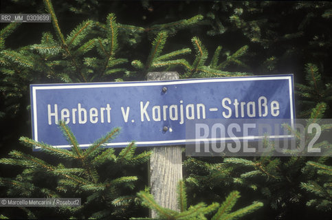 Herbert von Karajan street in Anif, near Salzburg, place of residence of the conductor (July 1989) / Via Herbert von Karajan ad Anif, vicino a Salisburgo, luogo di residenza del direttore dorchestra (luglio 1989 - ©Marcello Mencarini/Rosebud2