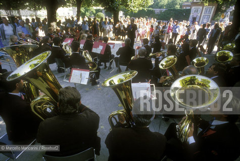 Salzburg, 1989. Band (Musikkapelle) in the gardens of the Mirabell Palace / Salisburgo, 1989. Banda (Musikkapelle) nei giardini del castello di Mirabell - ©Marcello Mencarini/Rosebud2