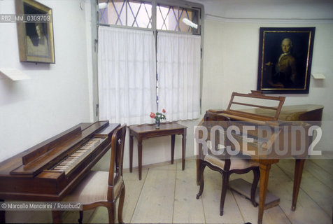 Salzburg, 1989. Mozarts birthplace, interior view / Salisburgo, 1989. Casa natale di Mozart, interno - ©Marcello Mencarini/Rosebud2