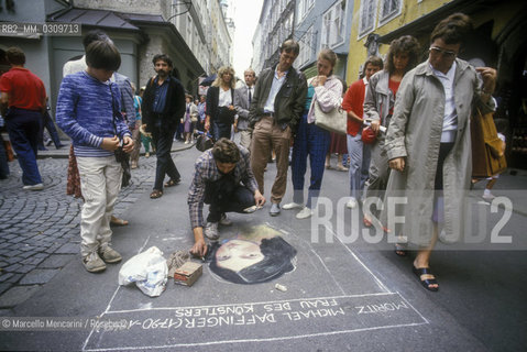 Salzburg, 1989. Street artists / Salisburgo, 1989. Artisti di strada - ©Marcello Mencarini/Rosebud2
