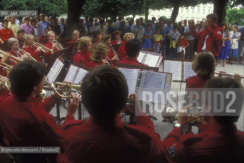 Salzburg, 1989, A band (Musikkappelle) in the gardens of the Mirabell Palace / Salisburgo, 1989. Una banda (Musikkappelle) nei giardini del castello di Mirabell - ©Marcello Mencarini/Rosebud2
