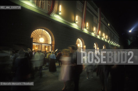 Salzburg, 1989. Facade the Grosses Festspielhaus (Large Festival Hall) by night / Salisburgo, 1989. Facciata dellla Grosses Festspielhaus (Grande Teatro dellOpera del Festival di Salisburgo) di notte - ©Marcello Mencarini/Rosebud2