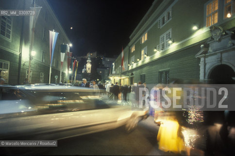 Salzburg, 1989. Facade the Grosses Festspielhaus (Large Festival Hall) by night / Salisburgo, 1989. Facciata dellla Grosses Festspielhaus (Grande Teatro dellOpera del Festival di Salisburgo) di notte - ©Marcello Mencarini/Rosebud2