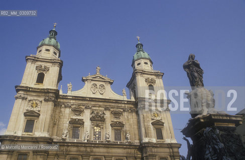Salzburg, 1989. Salzburg Cathedral in Residenzplatz / Salisburgo, 1989. Il duomo in Residenzplatz - ©Marcello Mencarini/Rosebud2