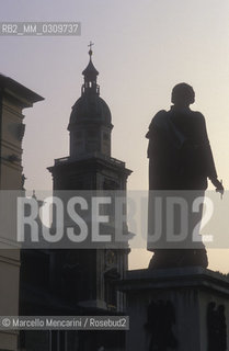 Salzburg, 1989. Mozart monument in the Mozartplatz / Salisburgo, 1989. Monumento a Mozart in Mozartplatz - ©Marcello Mencarini/Rosebud2