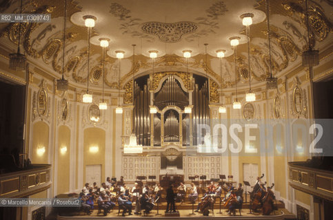 Salzburg, 1989. Mozarteum Great Hall (Grosser Saal) / Salisburgo, 1989. Sala grande del Mozarteum (Grosser Saal)) - ©Marcello Mencarini/Rosebud2