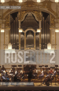 Salzburg, 1989. Mozarteum Great Hall (Grosser Saal) / Salisburgo, 1989. Sala grande del Mozarteum (Grosser Saal)) - ©Marcello Mencarini/Rosebud2
