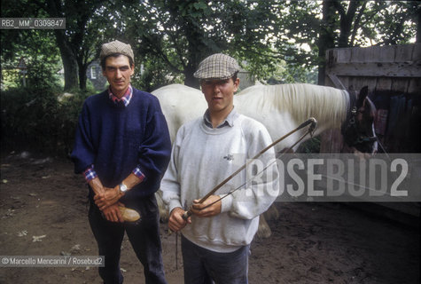 SARK ISLAND, 1994. Coachmen Nigel Connolly and Danny Harrison / ISOLA DI SARK, 1994. I cocchieri Nigel Connolly e Danny Harrison, cocchieri - ©Marcello Mencarini/Rosebud2