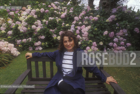 SARK ISLAND, 1994. Elizabeth Perree, owner of La Sablonnerie hotel / ISOLA DI SARK, 1994. Elizabeth Perree, proprietaria delalbergo La Sablonnerie - ©Marcello Mencarini/Rosebud2