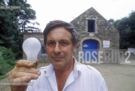SARK ISLAND, 1994. Director of the electric power station Alec Robson / ISOLA DI SARK, 1994. Alec Robson, direttore della centrale elettrica - ©Marcello Mencarini/Rosebud2