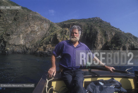 SARK ISLAND, 1994. fisherman Georges Charles Guille / ISOLA DI SARK, 1994. George Charles Guille, pescatore - ©Marcello Mencarini/Rosebud2