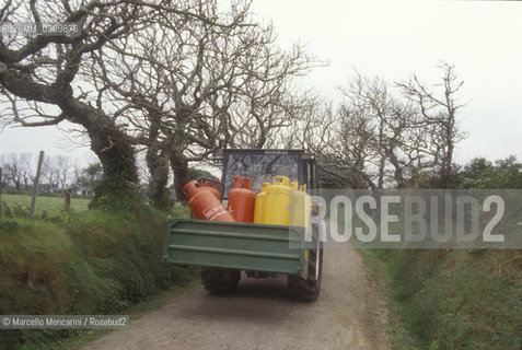 SARK ISLAND. Van carrying gas cylinders / ISOLA DI SARK. Furgone con bombole di gas - ©Marcello Mencarini/Rosebud2