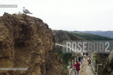 SARK ISLAND, La coupée (way that joins Sark with Little Sark) / ISOLA DI SARK, La coupée (strada che unisce Sark con Little Sark) - ©Marcello Mencarini/Rosebud2