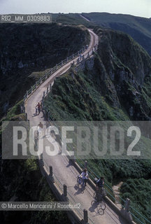 SARK ISLAND, La coupée (way that joins Sark with Little Sark) / ISOLA DI SARK, La coupée (strada che unisce Sark con Little Sark) ©Marcello Mencarini/Rosebud2
