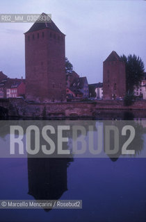 STRASBOURG, Covered bridges (Ponts couverts). It is a set of three bridges that cross the arms of the Ill River. Each is protected by a massive square tower, remains of the ancient fourteenth century fortifications, once connected by covered bridges / STRASBURGO, Ponti coperti (Ponts couverts). E un insieme di tre ponti che scavalcano i bracci del fiume Ill. Ognuno è protetto da una torre quadrata e massiccia, resto degli antichi bastioni del XIV secolo un tempo collegati tra loro da ponti coperti - ©Marcello Mencarini/Rosebud2