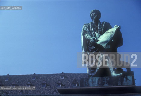 STRASBOURG, Monument to Johann Gutenberg, the inventor of mechanical movable type printing / STRASBURGO, Monumento a Johann Gutenberg, inventore della stampa a caratteri mobili - ©Marcello Mencarini/Rosebud2