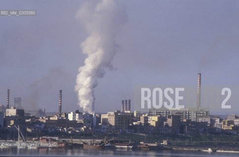 Port of TARANTO and industrial area / Porto di TARANTO e zona industriale - ©Marcello Mencarini/Rosebud2