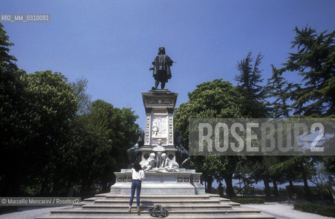 URBINO, Italy. Monument to painter Raffaello Sanzio / URBINO, Monumento al pittore Raffaello Sanzio - ©Marcello Mencarini/Rosebud2