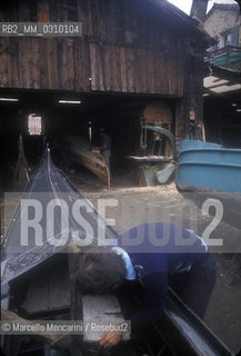 Venice, about 1990. A squero, or gondola yard / Venezia, 1990 circa. Uno squero, cantiere dove si costruiscono le gondole - Marcello Mencarini
 ©Marcello Mencarini/Rosebud2