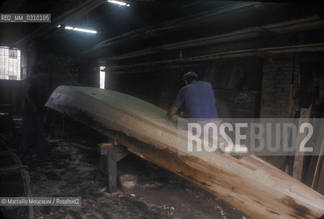 Venice, about 1990. A squero, or gondola yard / Venezia, 1990 circa. Uno squero, cantiere dove si costruiscono le gondole - Marcello Mencarini
 ©Marcello Mencarini/Rosebud2