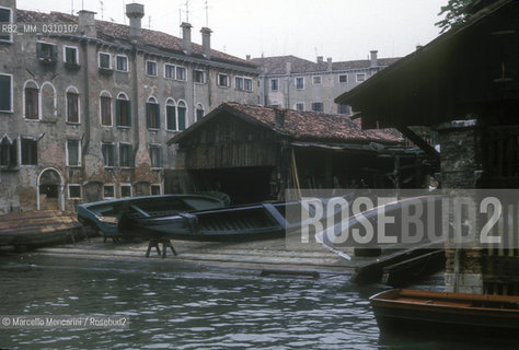 Venice, about 1990. A squero, or gondola yard / Venezia, 1990 circa. Uno squero, cantiere dove si costruiscono le gondole - Marcello Mencarini
 ©Marcello Mencarini/Rosebud2