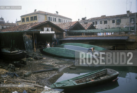 Venice, about 1990. A squero, or gondola yard / Venezia, 1990 circa. Uno squero, cantiere dove si costruiscono le gondole - Marcello Mencarini
 ©Marcello Mencarini/Rosebud2