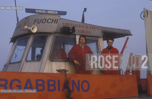 Boat of guardie ai fuochi in the Venice Port (a co-op that prevent fire and pollution in the Venice Lagoon) / Barca delle guardie ai fuochi del porto di Venezia (una cooperativa che si occupa della prevenzione degli incendi e dellinquinamento nella laguna) ©Marcello Mencarini/Rosebud2