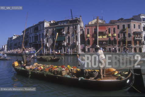 Venice, about 1990. Historical regatta along the Grand Canal / Venezia, 1990 circa. Regata storica sul Canal Grande - ©Marcello Mencarini/Rosebud2
