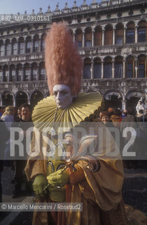 Venice Carnival, about 1990. Mask in St. Marks Square / Carnevale di Venezia, 1990 circa. Maschera in piazza San Marco - ©Marcello Mencarini/Rosebud2