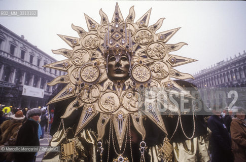 Venice Carnival, about 1990. Mask in St. Marks Square / Carnevale di Venezia, 1990 circa. Maschera in piazza San Marco - ©Marcello Mencarini/Rosebud2