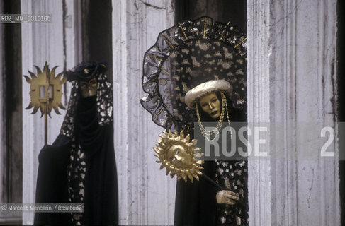 Venice Carnival, about 1990. Carnival costumes / Carnevale di Venezia, 1990 circa. Maschere - ©Marcello Mencarini/Rosebud2