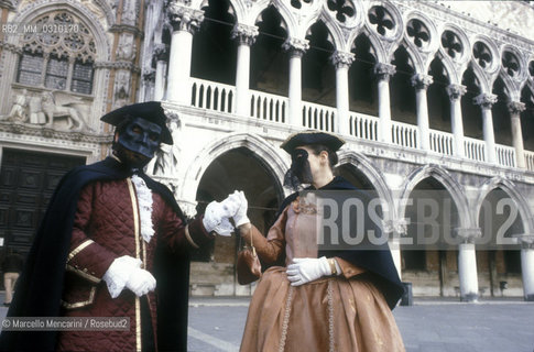 Venice Carnival, about 1990. Masks in St. Marks Square / Carnevale di Venezia, 1990 circa. Maschere in piazza San Marco - ©Marcello Mencarini/Rosebud2