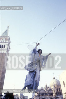 Venice Carnival, about 1990. The flight of the angel / Carnevale di Venezia, 1990 circa. Il volo dellangelo - ©Marcello Mencarini/Rosebud2