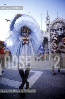 Venice Carnival, about 1990. Mask in St. Marks Square / Carnevale di Venezia, 1990 circa. Maschera in piazza San Marco - ©Marcello Mencarini/Rosebud2