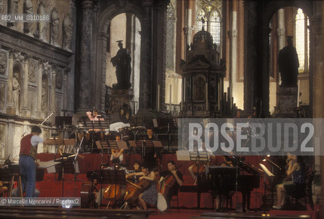 Venice Music Biennale 1995. Concert in the Santo Stefano Church / Biennale Musica di Venezia 1995. Concerto nella Chiesa di Santo Stefano - ©Marcello Mencarini/Rosebud2