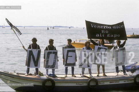 Venice, about 1990. Activists of the No Expo movement, against Expo 2000 in Venice / Venezia, 1990 circa. Attivisti del movimento No Expo, contro lExpo del 2000 a Venezia - ©Marcello Mencarini/Rosebud2