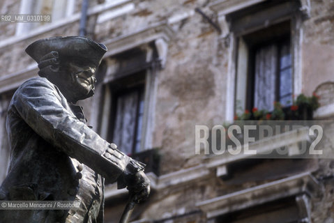 Venice, about 1990. Bronze statue of Carlo Goldoni at Rialto  / Venezia, 1990 circa. Statua di Carlo Goldoni a Rialto  - ©Marcello Mencarini/Rosebud2