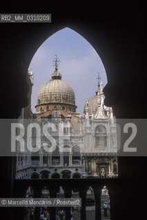 Venice, about 1990. The courtyard of the Doges Palace / Venezia, 1990 circa. Cortile di Palazzo Ducale - ©Marcello Mencarini/Rosebud2