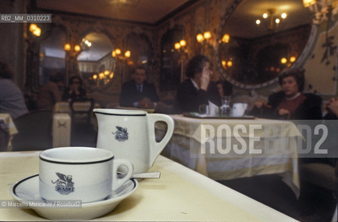 Venice, about 1990. Interior view of the  Quadri Cafe in St. marks Square / Venezia, 1990 circa. Interno del Caffè Quadri in piazza San Marco - ©Marcello Mencarini/Rosebud2