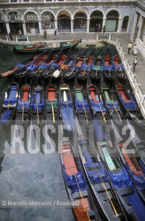 Venice, about 1990. Gondola parking / Venezia, 1990 circa. Parcheggio di gondole - ©Marcello Mencarini/Rosebud2