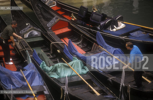 Venice, about 1990. Gondola parking / Venezia, 1990 circa. Parcheggio di gondole - ©Marcello Mencarini/Rosebud2