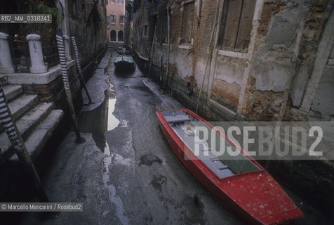 Venice, about 1990. Dry Canal / Venezia, 1990 circa. Rio in secca - ©Marcello Mencarini/Rosebud2