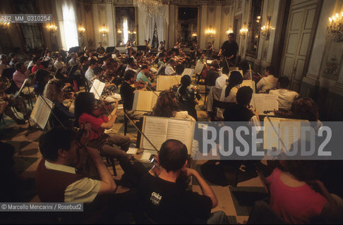 Venice, La Fenice Theater, 1991. Orchestra rehearsal conducted by Daniel Oren in the Apollonian Halls / Venezia, Teatro La Fenice, 1991. Prove dorchestra dirette da Daniel Oren nelle Sale Apollinee - ©Marcello Mencarini/Rosebud2