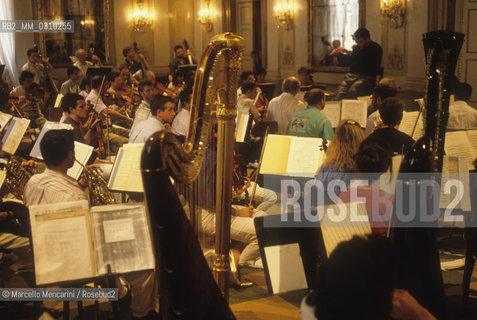 Venice, La Fenice Theater, 1991. Orchestra rehearsal conducted by Daniel Oren in the Apollonian Halls / Venezia, Teatro La Fenice, 1991. Prove dorchestra dirette da Daniel Oren nelle Sale Apollinee - ©Marcello Mencarini/Rosebud2