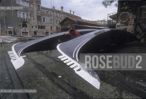 Venice 1998. Squero (gondola yard) / Venezia 1998. Squero (cantiere dove si costruiscono le gondole) - ©Marcello Mencarini/Rosebud2