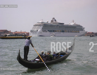 Gondola, vaporetto and cruise ship in the basin of San Marco in Venice / Nave da crociera, vaporetto e gondola nel bacino di San Marco a Venezia - ©Marcello Mencarini/Rosebud2