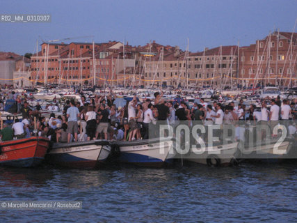 Venice, bridge of boats built for the Feast of the Redeemer between the Fondamenta delle Zattere and Redeemer Church on Giudecca Island. The Feast of the Redeemer is the event that celebrates every year the building by order of the Venetian Senate (in 1576) of the Church of the Redeemer as a votive offering for citys deliverance from the plague of 1575-1577 / Venezia, ponte di barche costruito per la Festa del Redentore tra la Fondamenta delle Zattere e la chiesa del Redentore sullisola della Giudecca. La Festa del Redentore è levento che ricorda ogni anno la costruzione per ordine del Senato veneziano (nel 1576) della Chiesa del Redentore come ex voto per la liberazione della città dalla peste del 1575-1577 - ©Marcello Mencarini/Rosebud2