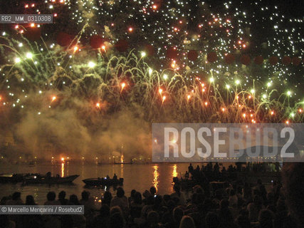 Venice, fireworks for the Feast of the Redeemer. This event celebrates every year the building by order of the Venetian Senate (in 1576) of the Church of the Redeemer as a votive offering for citys deliverance from the plague of 1575-1577 / Venezia, fuochi dartificio per la Festa del Redentore. Questo evento ricorda ogni anno la costruzione per ordine del Senato veneziano (nel 1576) della Chiesa del Redentore come ex voto per la liberazione della città dalla peste del 1575-1577 - ©Marcello Mencarini/Rosebud2