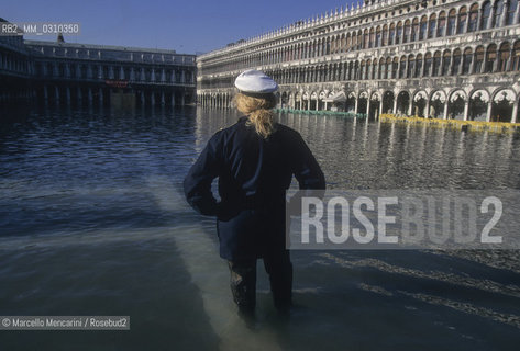 Venice, 1998. High Tide in St. Marks Square. Traffic officer walking in the water / Venezia, 1998. Acqua alta in piazza San Marco. Vigilessa che cammina nellacqua - ©Marcello Mencarini/Rosebud2